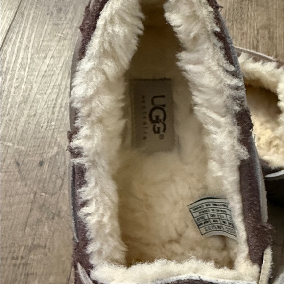 UGG Suede Moccasin with Cream Lining - Picture 2 of 3